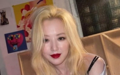 (여자)아이들 슈화, '물만두' 어디갔나?…레드립으로 강렬 '섹시美'