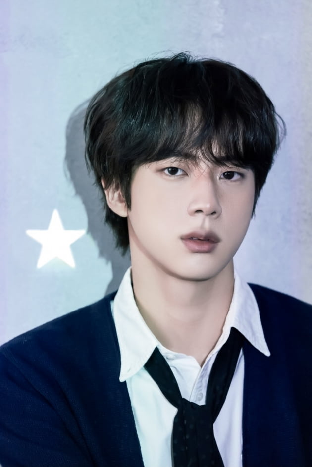방탄소년단 진, '가장 많이 언급된 아티스트' 솔로 1위! 16개월 연속 이름 올려...'글로벌 소셜 킹'