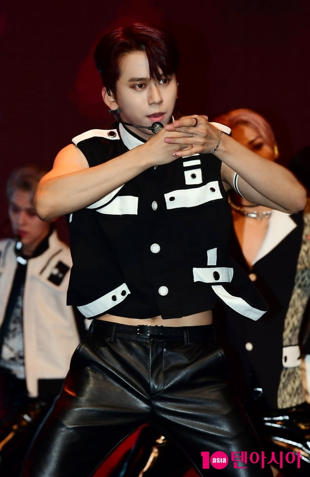 {TEN 포토] TFN 케빈 '매력적인 마스크'