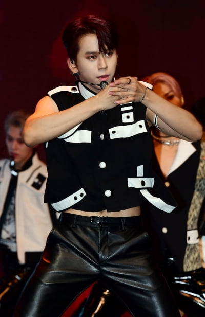 {TEN 포토] TFN 케빈 '매력적인 마스크'