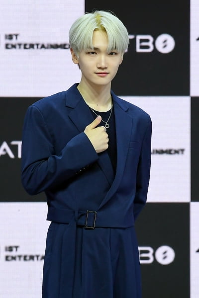 {TEN 포토] ATBO 김연규 '돋보이는 금발'