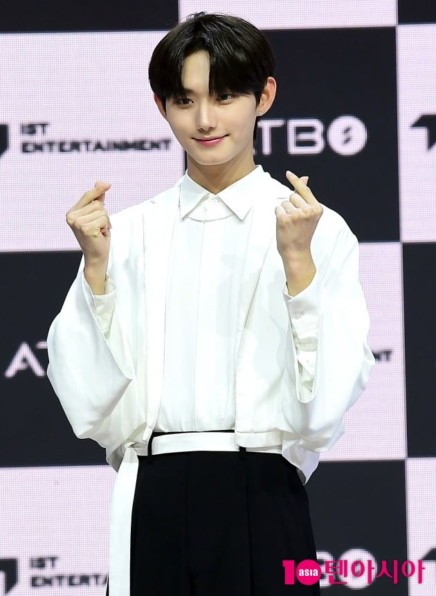 {TEN 포토] ATBO 원빈 '훈훈한 비주얼'