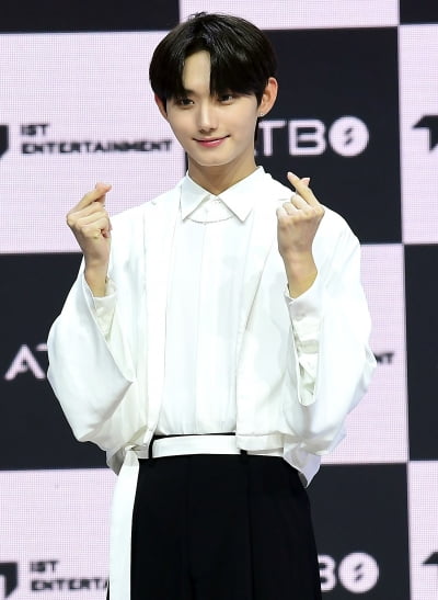 {TEN 포토] ATBO 원빈 '훈훈한 비주얼'