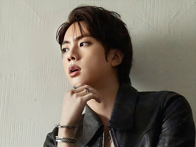 방탄소년단 진, 솔로 싱글 'The Astronaut' 빌보드 핫 트렌딩 송 1위.. '슈퍼 참치', 'Yours'까지 차트인