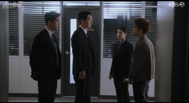 [종합] "살인미수 교사 혐의로 긴급체포" 도경수, 칼에 배 찔린 배제기 목격('진검승부')