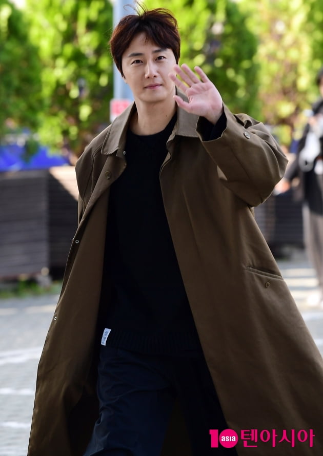 [TEN 포토] 정일우 '반가워요~'