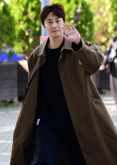 [TEN 포토] 정일우 '반가워요~'
