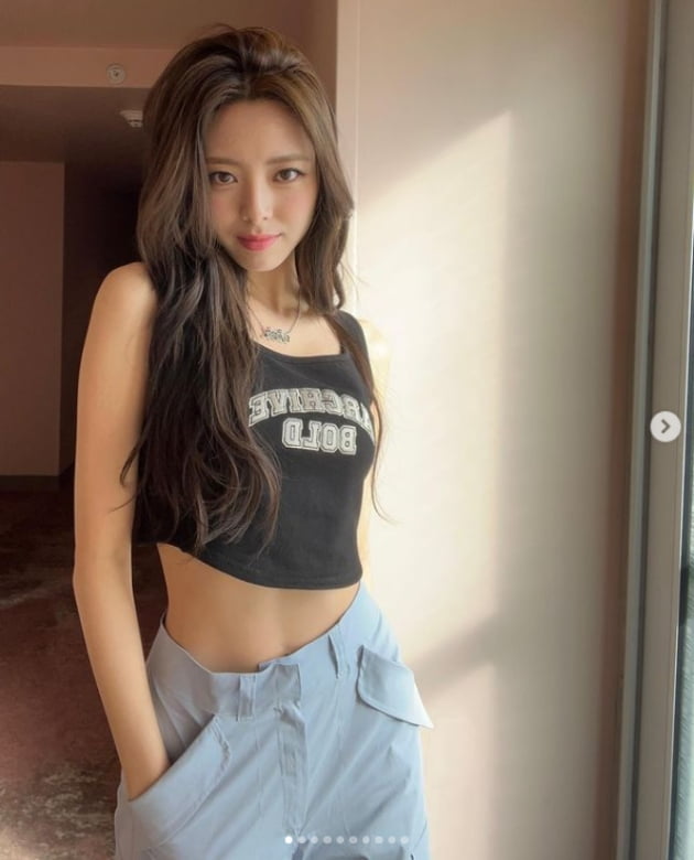 있지 유나, 개미허리+선명한 11자 복근...오늘도 이쁨