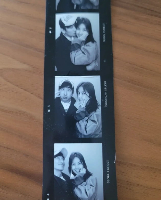 차인표, 사랑하는 ♥신애라를 품 안에...결혼 28년차 뽀뽀 사랑꾼이네