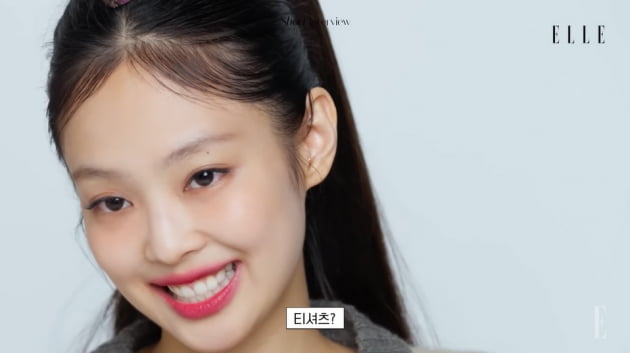 제니, 숨기지 않는 '명품 사랑'…"CC마크 미니백은 아이코닉" 