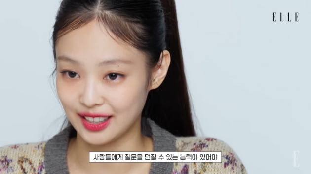 제니, 숨기지 않는 '명품 사랑'…"CC마크 미니백은 아이코닉" 
