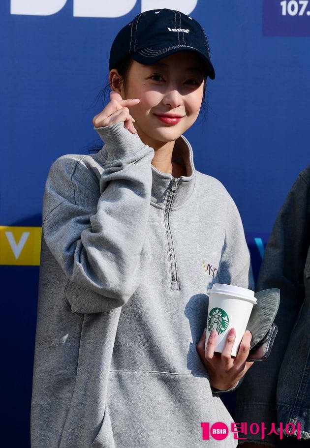 [TEN 포토] EXID 혜린 '쪼꼬미 하트 귀엽죠'