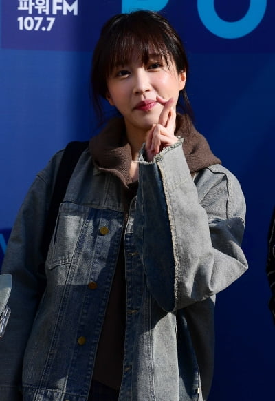 [TEN 포토] EXID 하니 '♥양재웅에게 보내는 하트?'