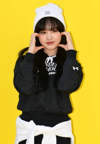 [TEN 포토] 아이브 리즈 '깜냥이 사랑스러운 볼하트'