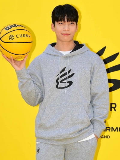 [TEN 포토] 위하준 '편안한 남사친美 발산'