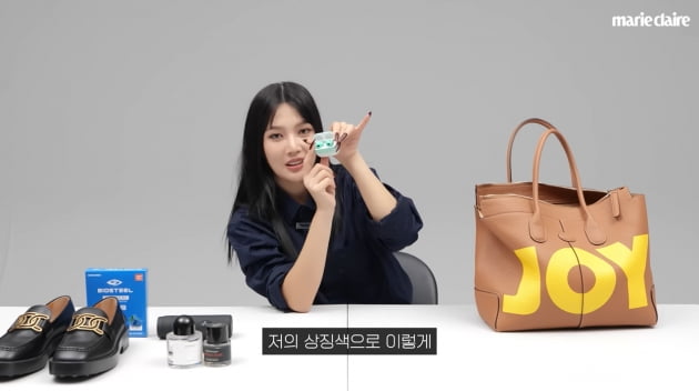 "누가 봐도 조이 꺼"…'크러쉬♥' 조이, 명품T사의 생일선물은 'JOY' 새겨진 가방