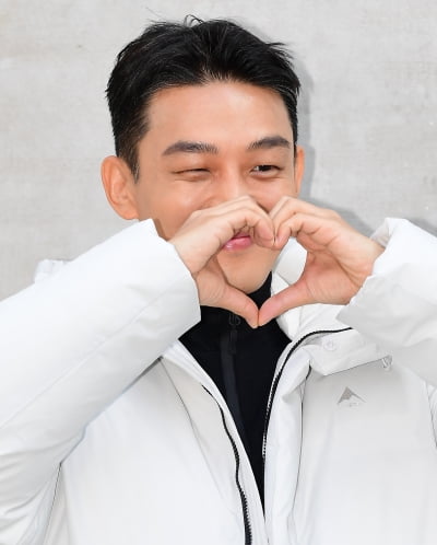 [TEN 포토] 유아인 '멋쁨 매력이 폴폴'