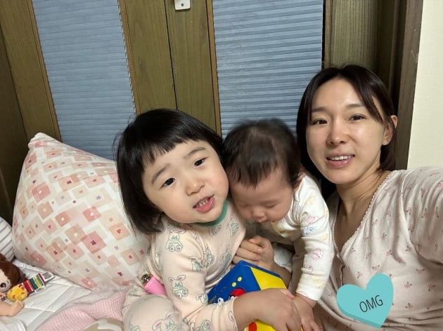 '문재완♥' 이지혜, "사진 한 장 찍기 이렇게 힘드냐" 딸둘맘의 넋두리