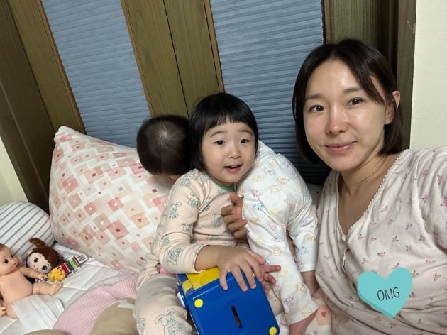 '문재완♥' 이지혜, "사진 한 장 찍기 이렇게 힘드냐" 딸둘맘의 넋두리
