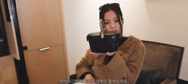 "어머 이게 가방인가?" 제니, C사가 선물한 '피크닉백'에 '깜짝'('Jennierubyjane')
