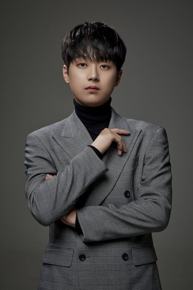 [종합] "노래 안해?"…이찬원, 이태원 참사 희생자 애도했다가 남성 관객에 봉변  