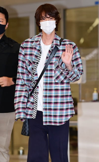 [TEN 포토] 방탄소년단 진 '심쿵 눈맞춤'