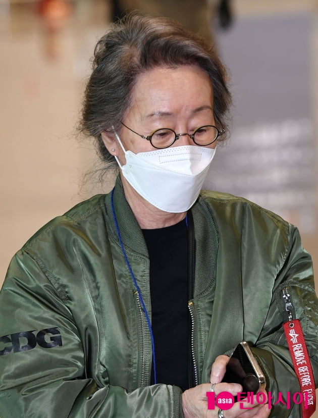 [공식] 후크 측 "윤여정과 계약 종료? 사실무근, 전혀 아냐"