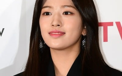 [TEN차트] 아이브 안유진, 커피 머신 광고 모델로 어울리는 여자 가수 1위