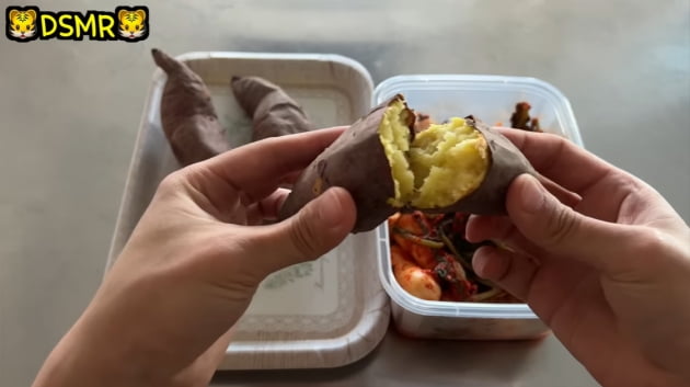 빅뱅 대성, '아부지표 고구마+어무니표 김치' 조용한 먹방…엄지 척