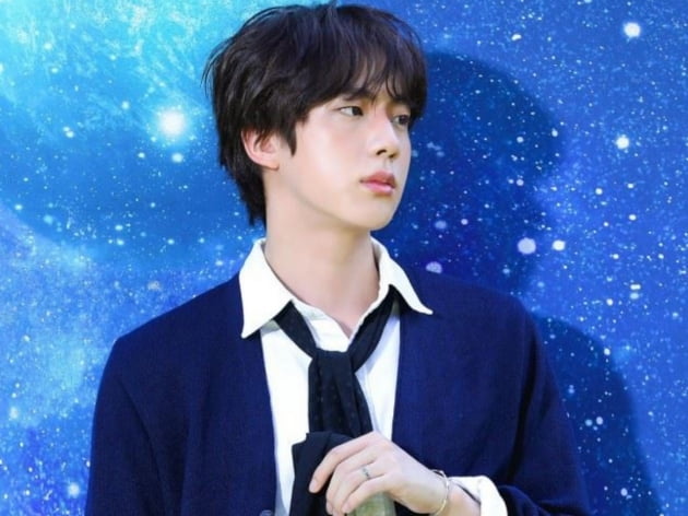 방탄소년단 진, 첫 솔로 싱글 'The Astronaut' 써클 차트 1위..막강 글로벌 파워