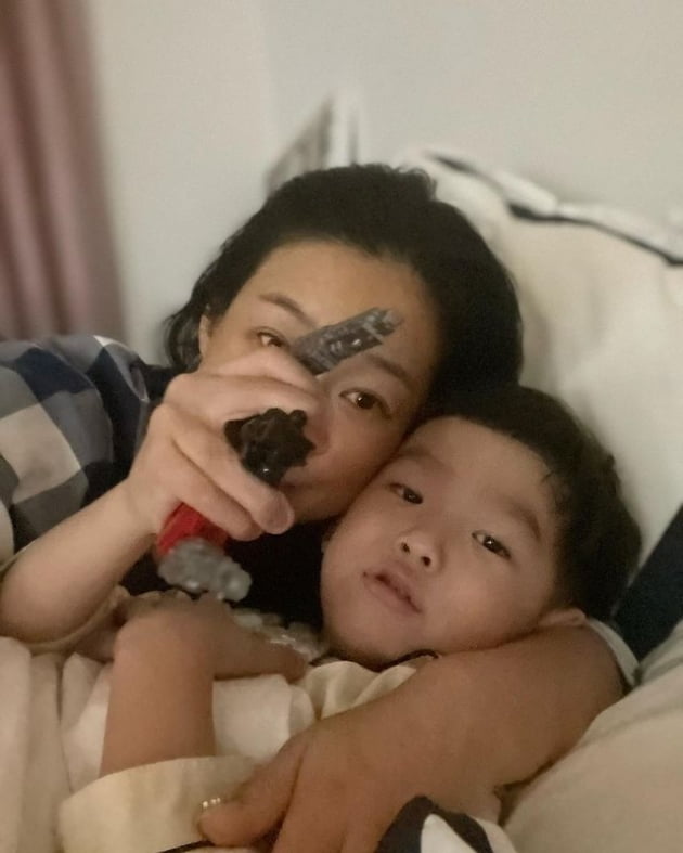 '금융맨♥' 현영, 촬영 차 1박 2일 외박한 워킹맘 "돌아오자마자 아들과 놀아줬다"
