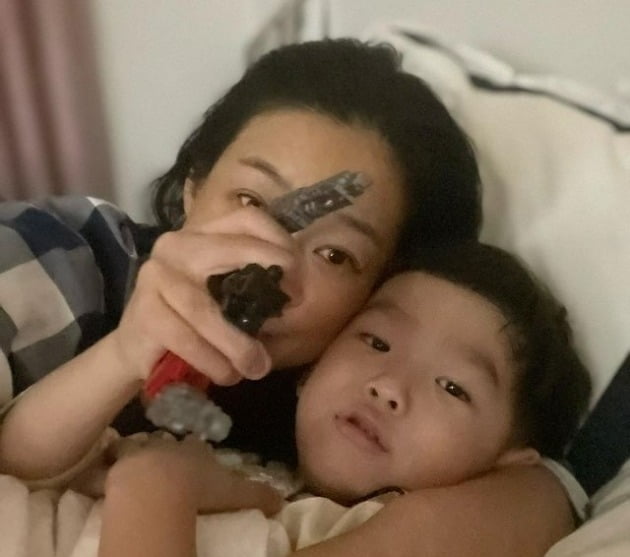 '금융맨♥' 현영, 촬영 차 1박 2일 외박한 워킹맘 "돌아오자마자 아들과 놀아줬다"