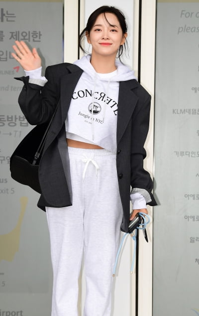 [TEN 포토] 김세정 '복근 살짝 노출'