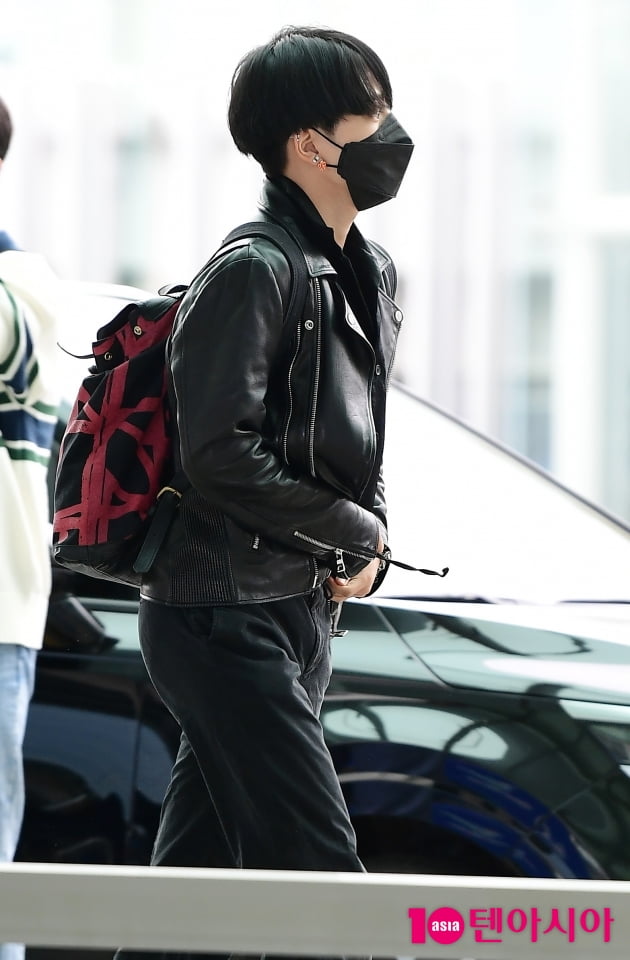 [TEN 포토] 에이티즈 홍중 '배낭매고 떠나요'