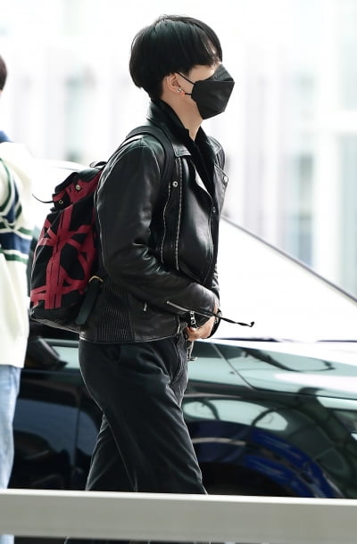 [TEN 포토] 에이티즈 홍중 '배낭매고 떠나요'