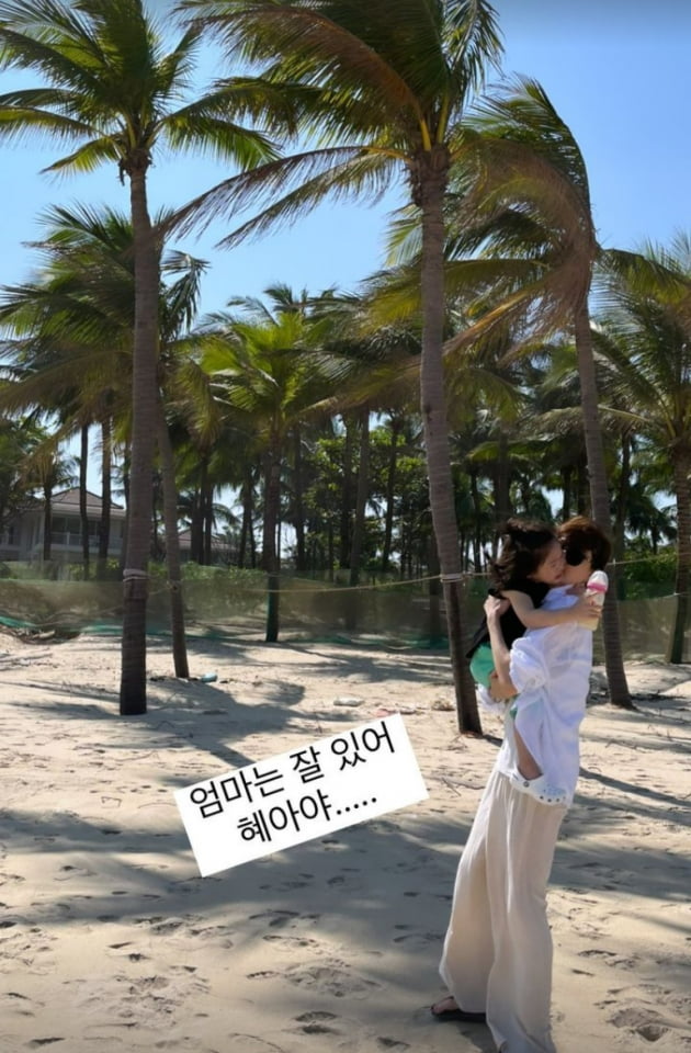 '베트남 여행 중' 양미라, 한국에 막내딸 두고 왔지만 아들 케어ing "엄마는 잘 있어"