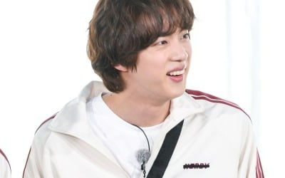 방탄소년단 진X유재석, '종이인형'들의 반란…"역시 방탄소년단" 김종국도 감탄('런닝맨')