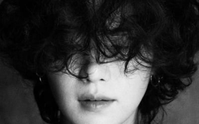 방탄소년단 슈가, 역대급 분위기의 '장발펌'…슈퍼스타 아우라