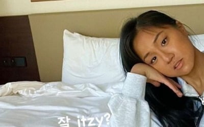 래퍼 다민, 구리빛 피부에 귀여운 '손받침' 모먼트