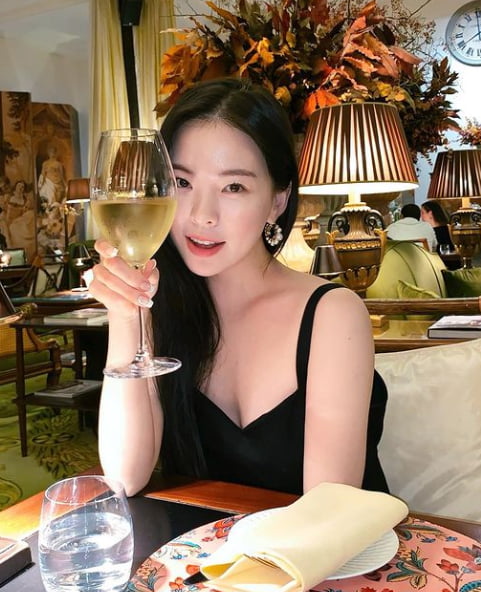 '100억대 신혼집' 유튜버 하늘, 유럽서 초호화 신혼여행中