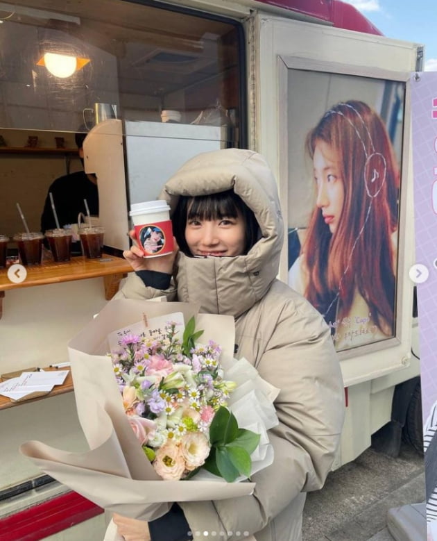 수지, 아찔한 하의실종...고맙두나 커피 잘 마셨어요