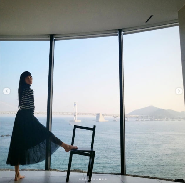 리지, 수영복 입고 광안리 풀빌라...부산에서 힐링중
