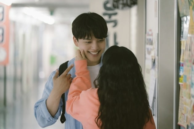 여진구, 김혜윤 향한 꿀 뚝뚝 다정 눈빛…이제 막 ♥ 시작한 청춘('동감')