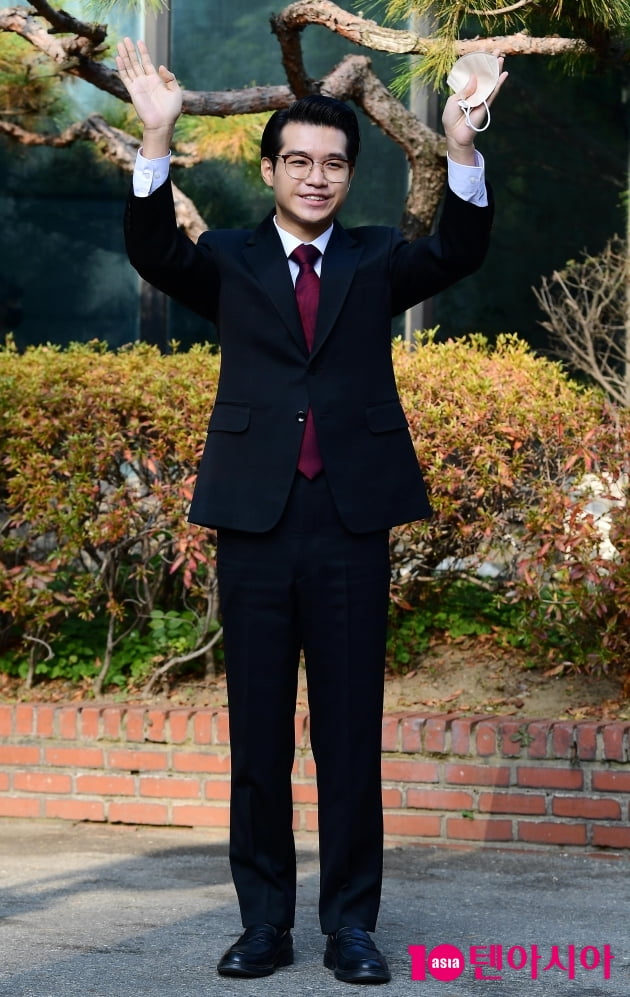 [TEN 포토] 조명섭 '밝은 미소로'