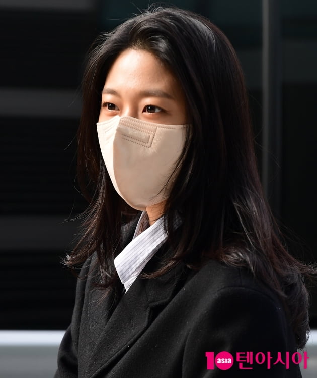 [TEN 포토] 설현 '마스크 넘어 이쁨'