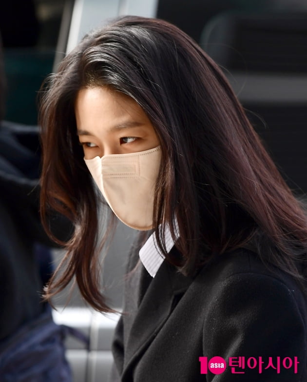 [TEN 포토] 설현 '인사는 목례로만...'