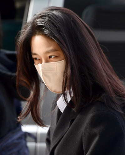 [TEN 포토] 설현 '인사는 목례로만...'
