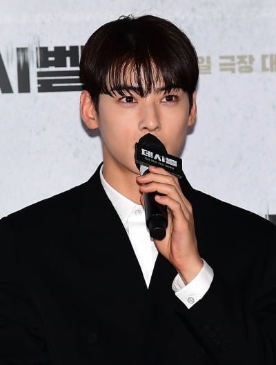 [TEN 포토] 차은우 "첫 영화 흥미롭게 보았다"
