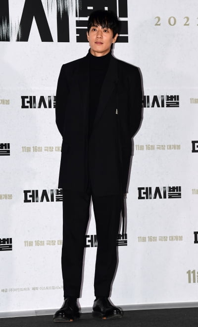 [TEN 포토] 김래원 '머리부터 발끝까지 올블랙'