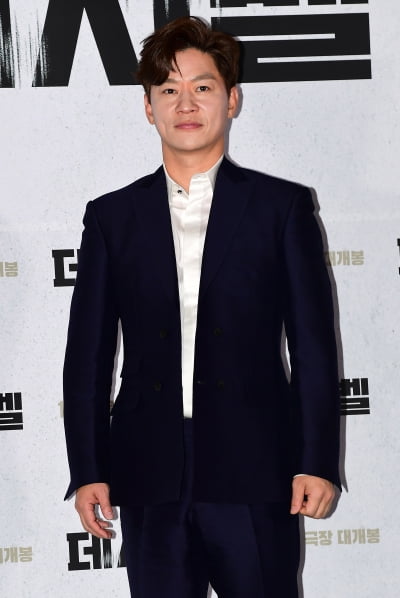[TEN 포토] 정상훈 '특종을 노리는 기자'